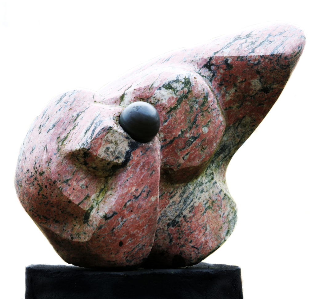 "Miotacz" granit rzeźba wys. 31cm (c) Bogdan Markowski zdjęcie Jan Szymanowski