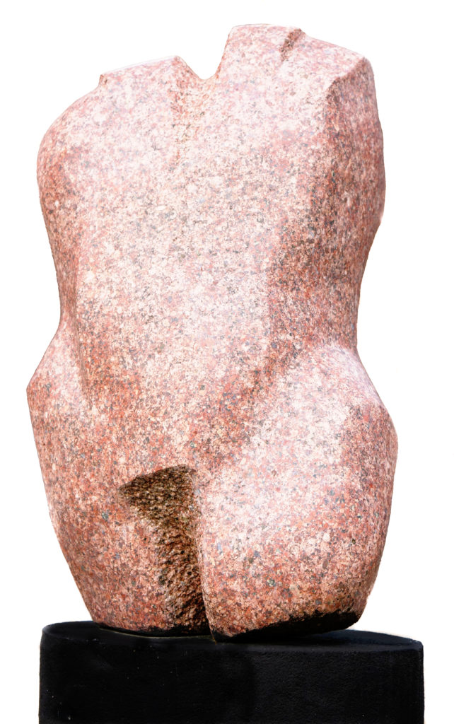 "Tors" granit rzeźba wys. 60cm (c) Bogdan Markowski zdjęcie Jan Szymanowski