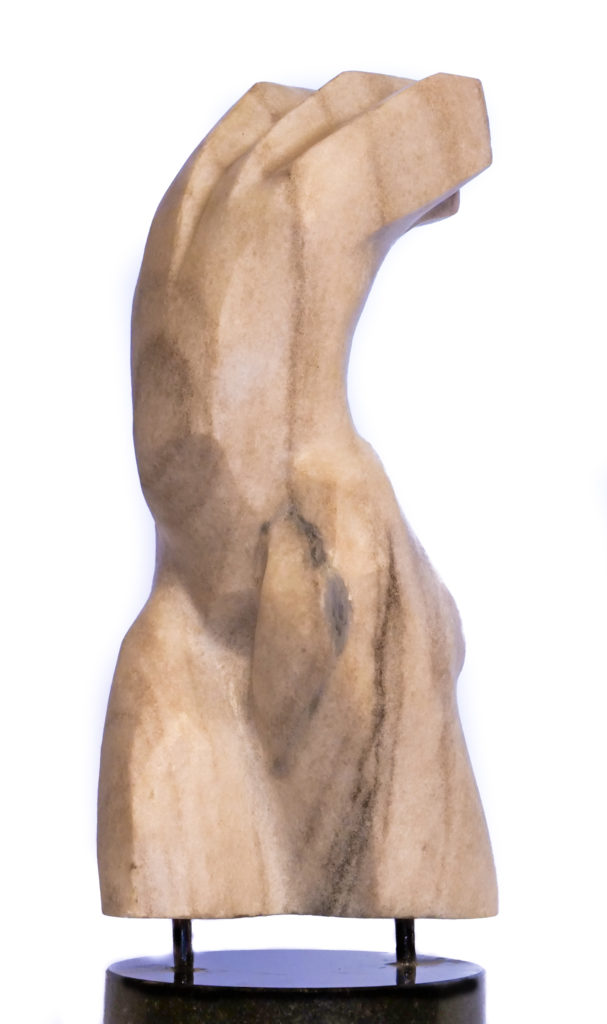 "Gracja II", marmur, wys. 47cm (c) Bogdan Markowski, zdjęcie Jan Szymanowski